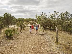 Appartement 2 Chambres avec Jardin Privé Proche Plage - FR-1-364-133