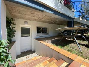 Rez-de-chaussée rénové avec jardin clos, à 1,6 km de la plage, idéal pour 2 adultes et 2 enfants - FR-1-364-142