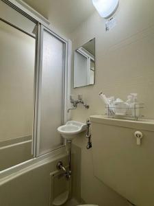 新宿まで1駅 駅徒歩4分 大久保コリアンタウン徒歩1分 Pikachuイエローキュートな1階ルーム