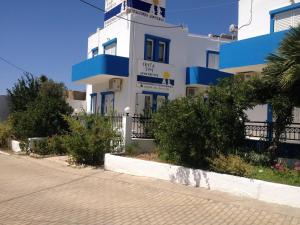 Spacious Apartment Garden View Partial Seaview