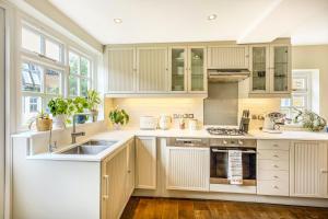 Peaceful multilevel 2BR flat with Garden in Fulham