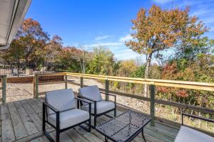 The Southern Sapphire - A Cozy Lake View Getaway