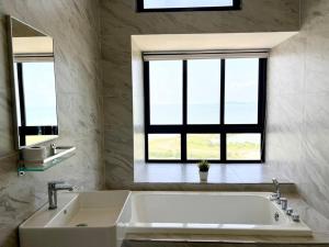 New Imperio Studio 2pax-sea-view melaka-bathub
