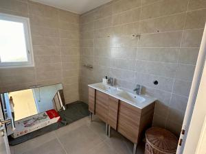 Maisons de vacances Villa in Roquebrun with Pool & Vineyards : photos des chambres