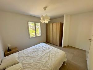 Villa lEsquirol with view and pool