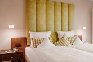 Classic Double Room with Balcony room in Hotel Eisvogel