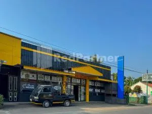 Central Guest House 2 & Bar RedPartner - Sampang