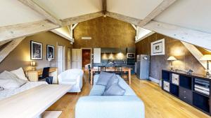 B&B / Chambres d'hotes Demeure Saint Louis Historic manor, City 700m, parking,A C,Clim,WIFI, heated pool, city view : photos des chambres
