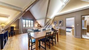 B&B / Chambres d'hotes Demeure Saint Louis Historic manor, City 700m, parking,A C,Clim,WIFI, heated pool, city view : photos des chambres