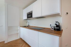 Lumia’s Flat - Lake View