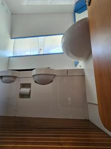 Bateaux Nuit insolite bateau a quai - Port Saint Louis du Rhone : photos des chambres