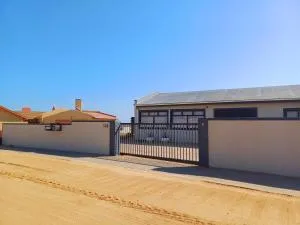 Gabbi Flat - Хентіс-Бей