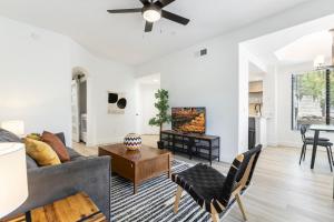 2BR CozySuites at Kierland Commons with pool #06