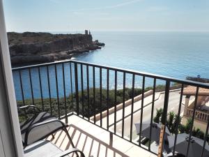 Superior Triple Room with Sea View room in Hotel Rocamar
