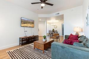 CozySuites at Kierland Commons with pool #01