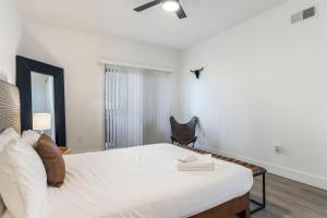 CozySuites at Kierland Commons with pool #01