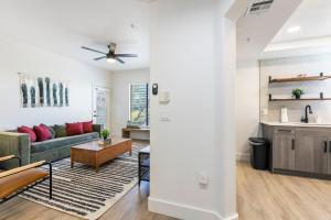 CozySuites at Kierland Commons with pool #01