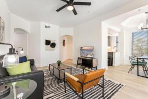3BR CozySuites at Kierland Commons with pool #12