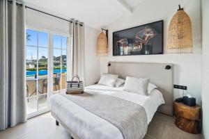  Superior Double Room with Balcony and Sea View room in Citotel Hostellerie de la Nartelle