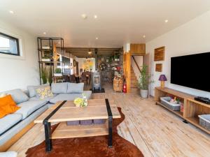 Holiday Home Somme-Leuze with Jacuzzi