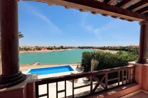 Charming Lagoon Villa with pool Egyptian Style -Sabina 117 - 赫尔格达