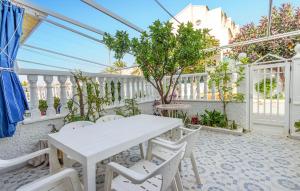 2 Bedroom Awesome Home In Santa Pola