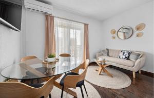 3 Bedroom Cozy Apartment In Medulin 