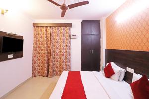 Mauryan Express Hotel Dashrathpuri Metro