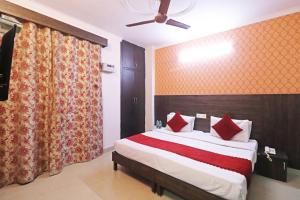 Mauryan Express Hotel Dashrathpuri Metro