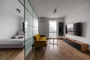 Nowy Komfortowy Apartament Warszawa Wiktoryn 6A, TV Smart, 72", WIFI