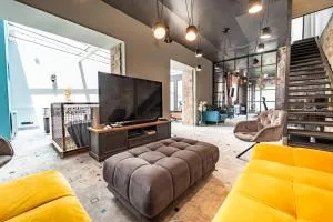 Loft Garden Villa - 4 Br, 3 Ba, Sleeps 10, 7 min to downtown - Üröm