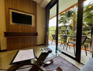 Apartment with Jungle and Pool View
