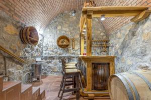 Vineyard Homestead Vrtin - Happy Rentals 