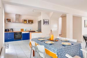 Évasion proche des plages et du port