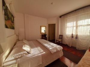 King Room with Mountain View