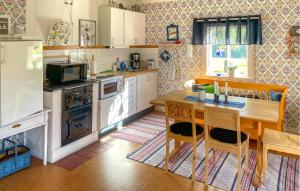 3 Bedroom Lovely Home In Sidensjö