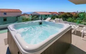 Beautiful Apartment In Mandre - كولان