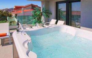 Amazing Apartment In Mandre With Wifi