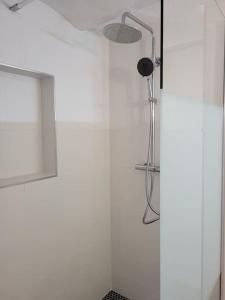Appartements T2 neuf, RDJ dans villa sous les pins, port Carry, jardin terrasse independants : photos des chambres