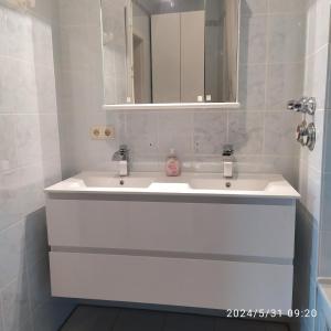 QUIET PEACEFUL 2BR apartment with parking in KIRCHBERG