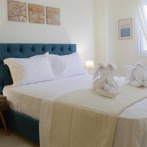 DA Sea Breeze next to the sea