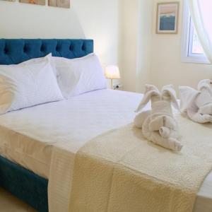 DA Sea Breeze next to the sea