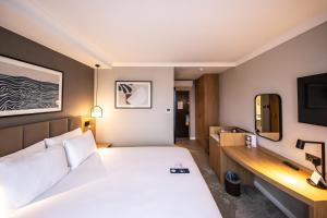 Crowne Plaza London - Gatwick Airport by IHG
