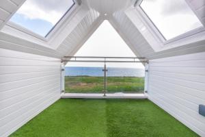 Bournecoast Clifftop Apartment - Sea Views-FM6184