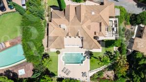 Luxury villa with sea views & terrace by REMS