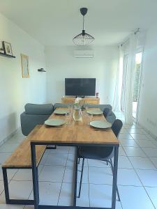 Appartements Magnifique T3 neuf, jardin, piscine, 5' de la mer : photos des chambres