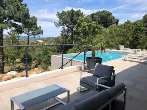 Villa privée-piscine-vue mer-pinarello-cirindinu - Zonza