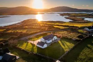 Idyllic, Five Star Cottage with Panoramic Views - Turlough