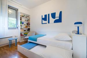 PALM TREE SUPERIOR APARTMENT - specially designed three-room apartment - top location right next to the beach and the center - beautiful terrace