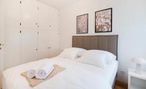 PALM TREE SUPERIOR APARTMENT - specially designed three-room apartment - top location right next to the beach and the center - beautiful terrace